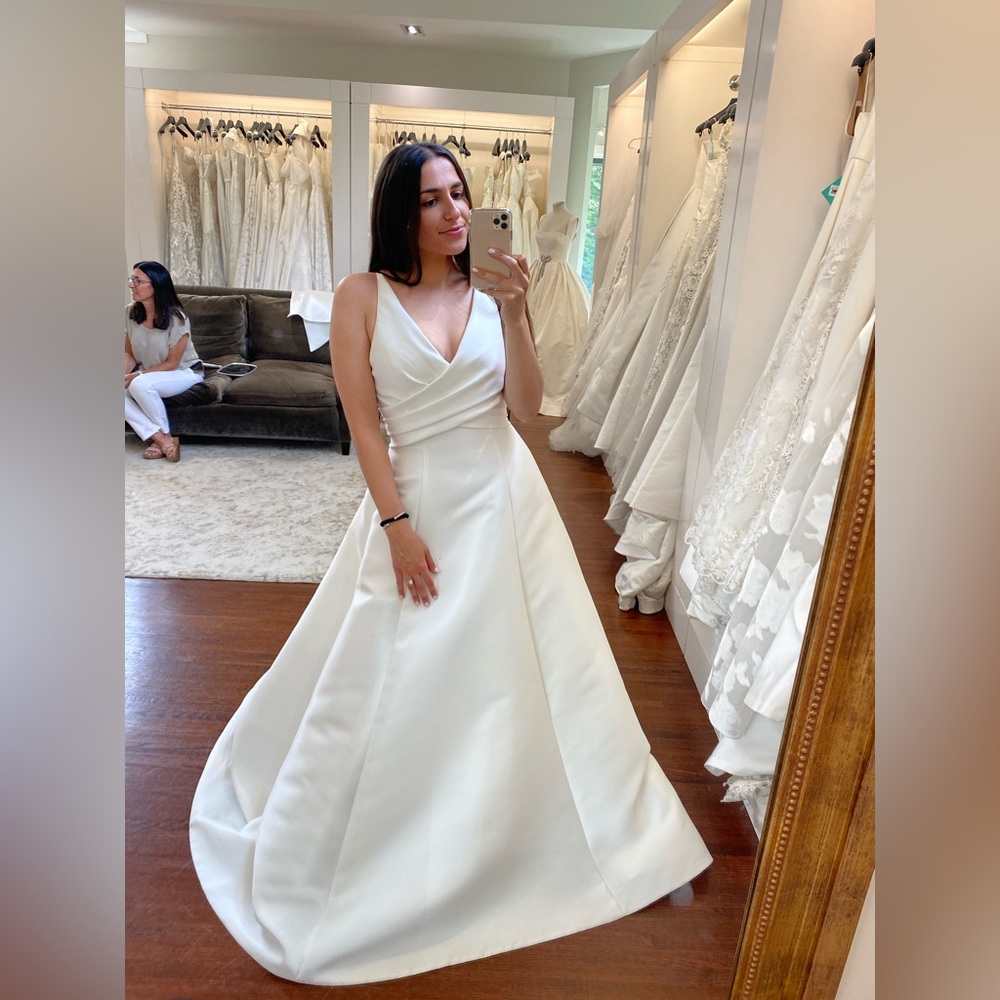 NEVER BEEN WORN OR ALTERED WEDDING GOWN: Nouvelle Amsale Carly Size 14 (White)